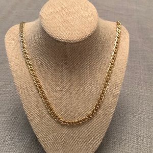 Gold Tone Link Necklace In Excellent Condition (LOOKS LIKE GOLD)